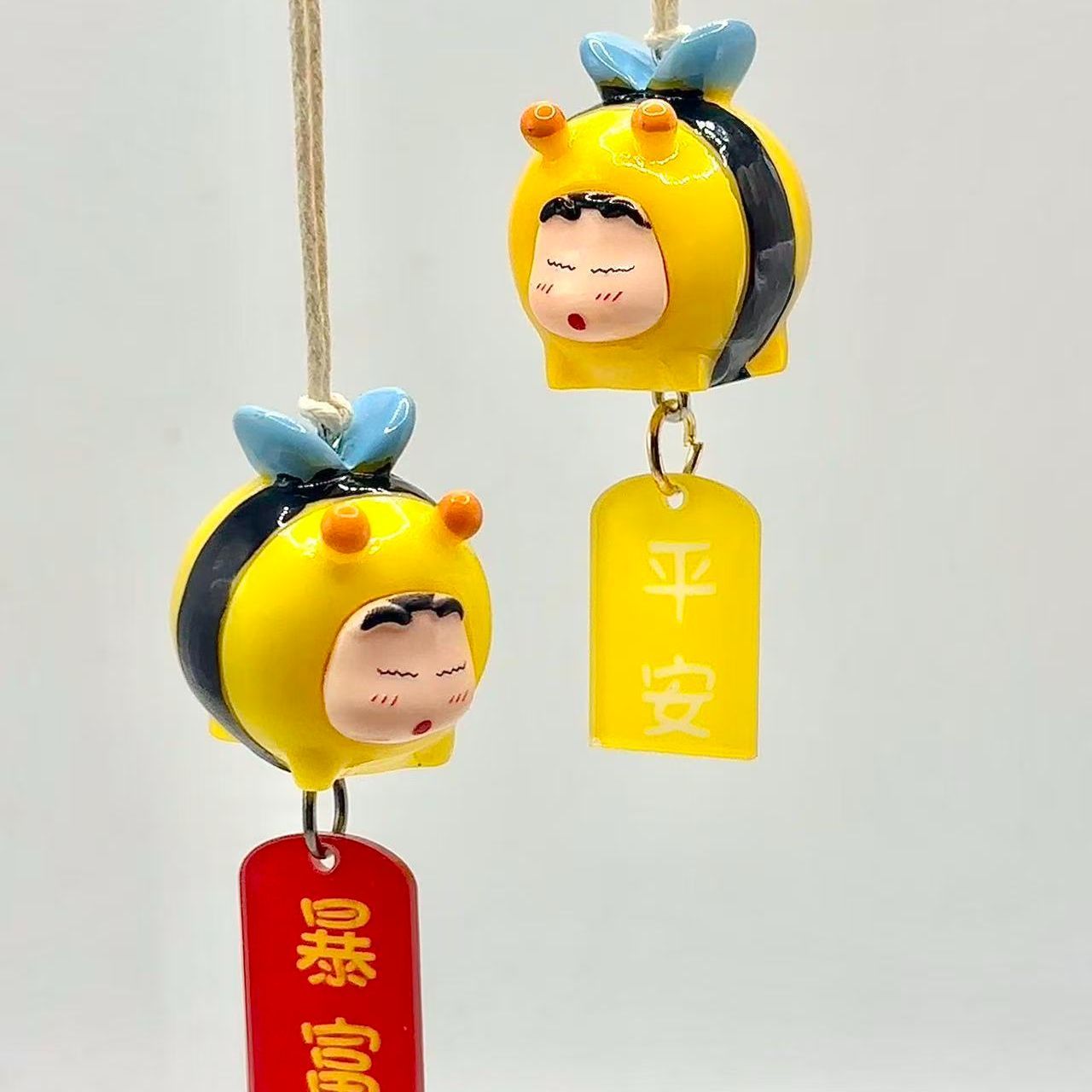 Interior Design Application - Crayon Shin-chan Bee Cosplay Figure Car