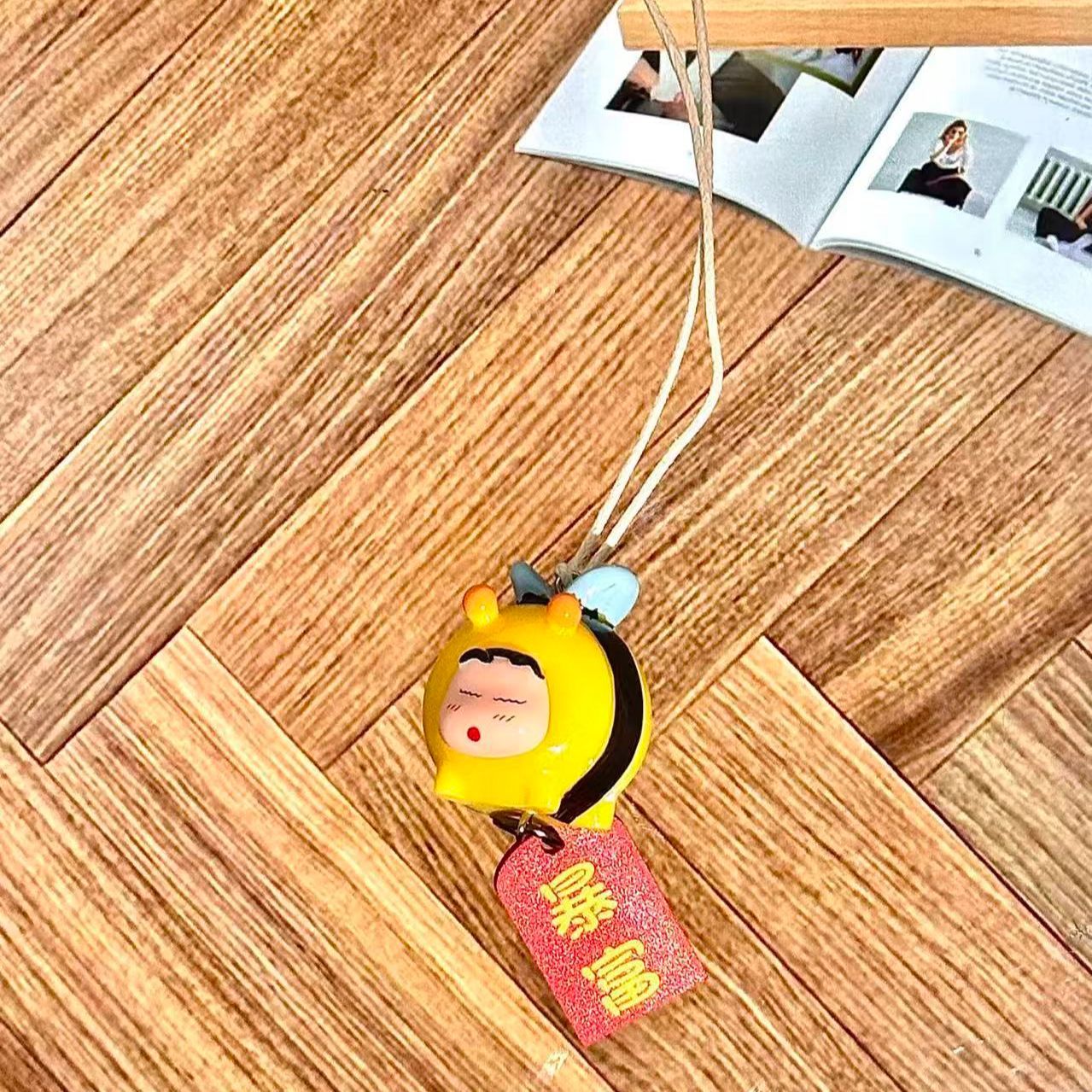 Crayon Shin-chan Bee Cosplay F - đánh giá và giá Interior Design Application