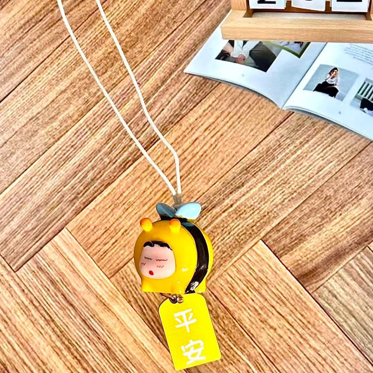 Crayon Shin-chan Bee Cosplay F - đánh giá và giá Interior Design Application